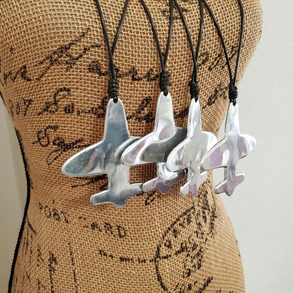 xSOLD OUTx•Silvertone ✈ statement necklace•blk. cord•NWT • - Picture 3 of 15